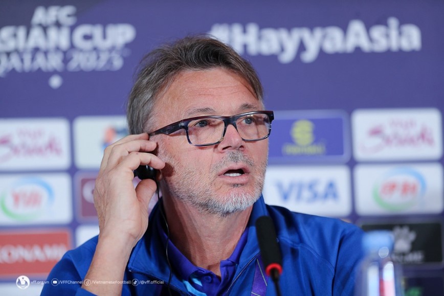 HLV Philippe Troussier noi gi truoc tran dau dau tien tai Asian Cup 2023? - Hinh anh 1