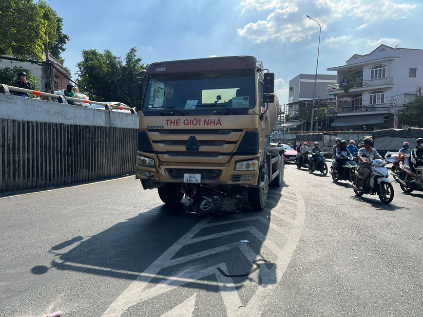 Tai nan giao thong moi nhat hom nay (30/1/2024): Va cham voi tau hoa, nguoi phu nu di xe may tu vong - Hinh anh 3