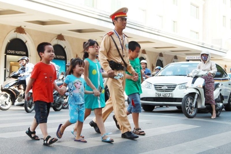 Xay dung nguoi Ha Noi thanh lich, van minh la nhiem vu chinh tri trong yeu - Hinh anh 1