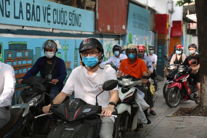 Ha Noi: Nguoi dan lai ngan ngam voi “bai ca” tac duong - Hinh anh 10