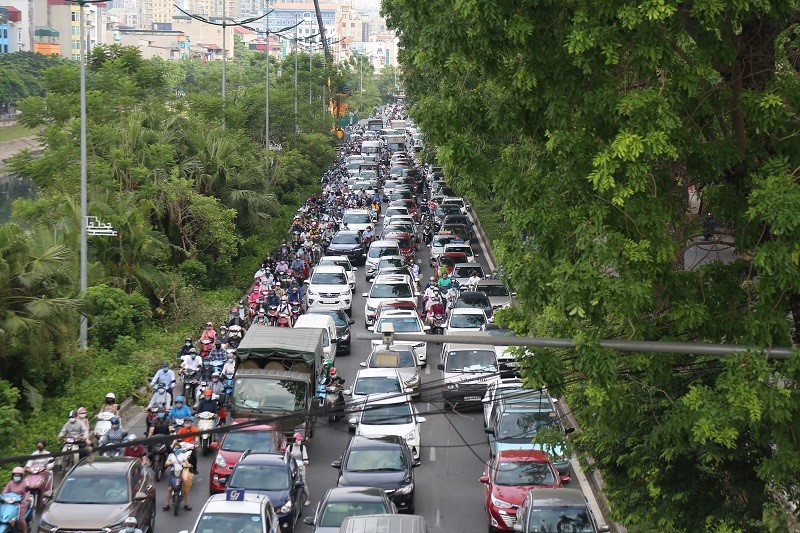 Ha Noi: Nguoi dan lai ngan ngam voi “bai ca” tac duong - Hinh anh 3