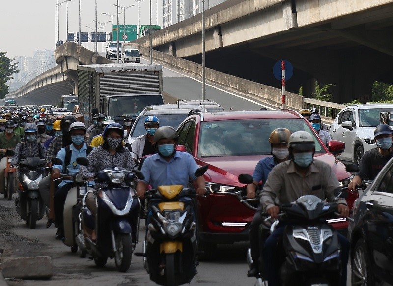 Ha Noi: Nguoi dan lai ngan ngam voi “bai ca” tac duong - Hinh anh 14