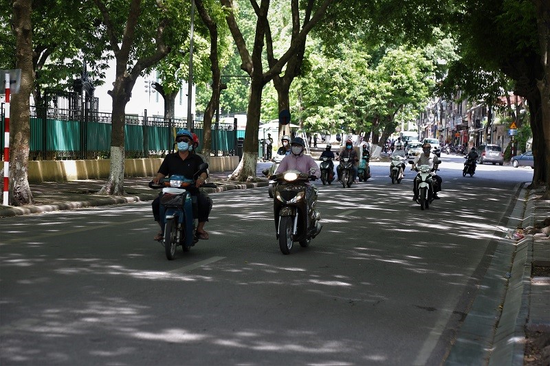 Nhung con pho tro thanh “thien duong” giua nang he Ha Noi  - Hinh anh 5