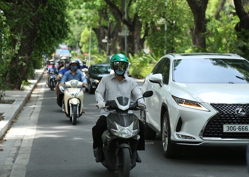 Nhung con pho tro thanh “thien duong” giua nang he Ha Noi  - Hinh anh 11