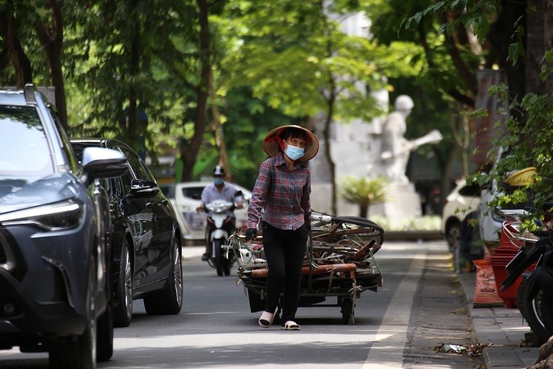 Nhung con pho tro thanh “thien duong” giua nang he Ha Noi  - Hinh anh 12