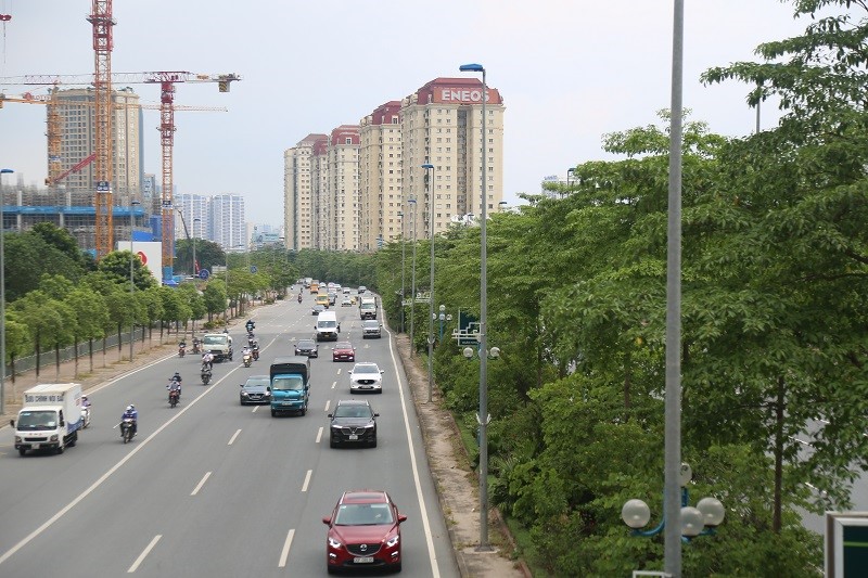 Duong pho Ha Noi “de chiu” nho cay xanh da dang - Hinh anh 2