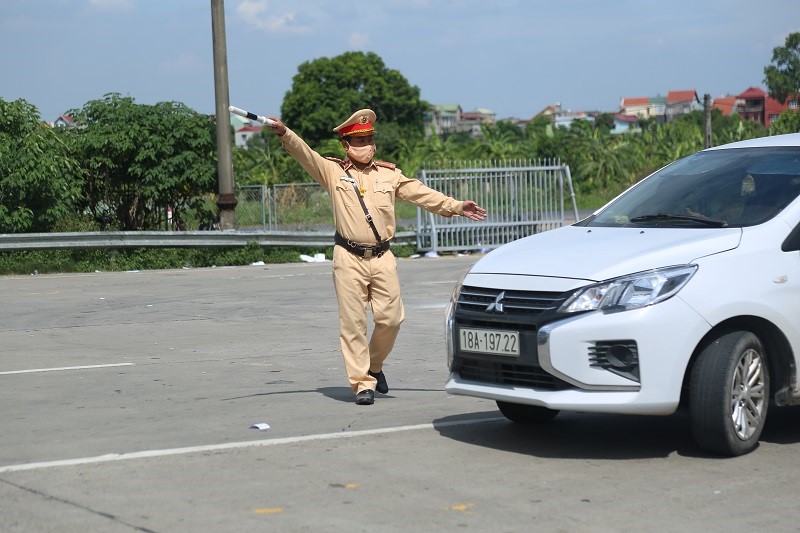 Hon 29.387 luot phuong tien phai quay dau roi Ha Noi - Hinh anh 1