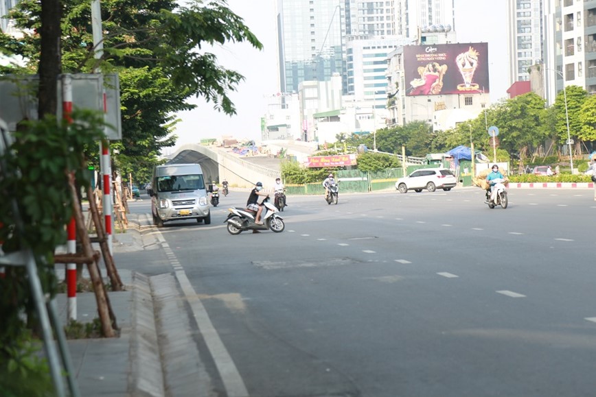 Cong an TP Ha Noi lap chot kiem soat nguoi ra vao vung do - Hinh anh 7