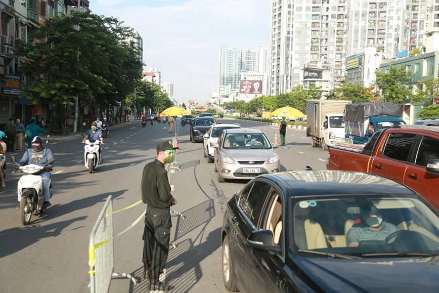 Giao thong Ha Noi ngay 6/9: Buoi sang un tac cuc bo mot so diem, buoi chieu da thong thoang - Hinh anh 4