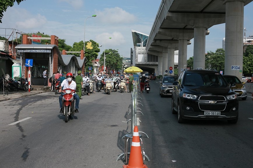 Giao thong Ha Noi ngay 6/9: Buoi sang un tac cuc bo mot so diem, buoi chieu da thong thoang - Hinh anh 2