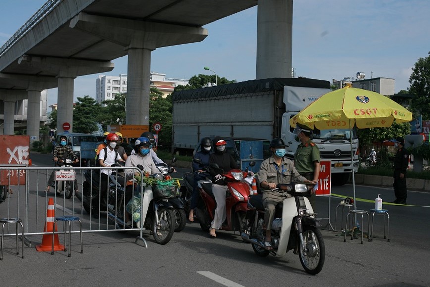 Giao thong Ha Noi ngay 6/9: Buoi sang un tac cuc bo mot so diem, buoi chieu da thong thoang - Hinh anh 12