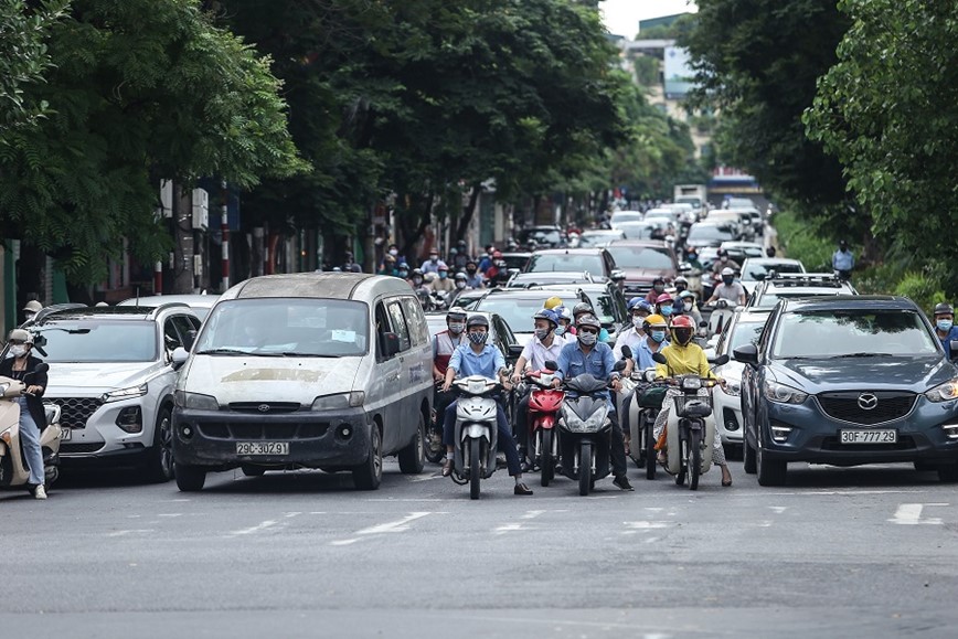 Ha Noi: Nguoi dan can nang cao y thuc de bao ve thanh qua chong dich - Hinh anh 2