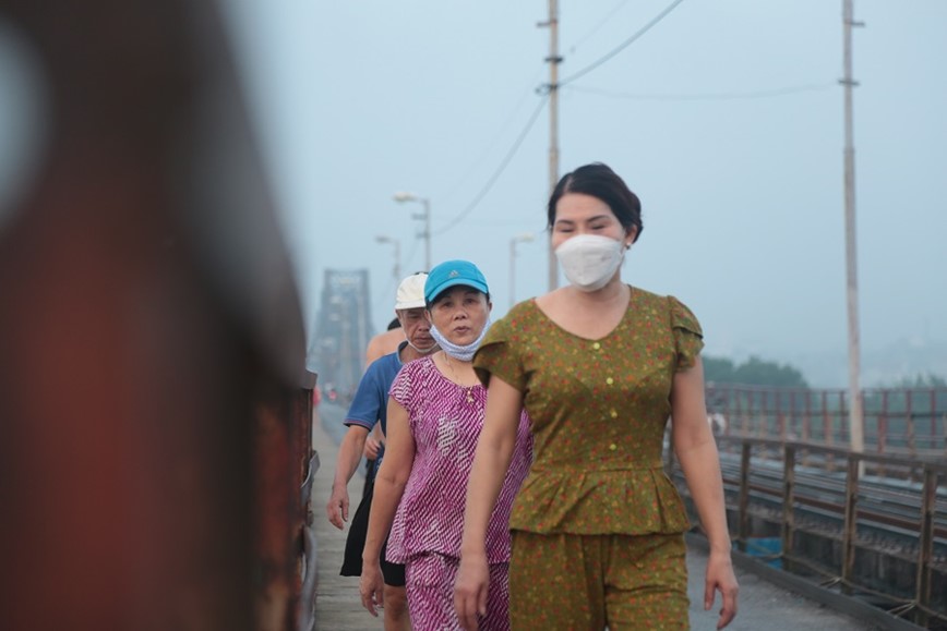 Nguoi dan Ha Noi ra duong tu mo sang de tap the duc - Hinh anh 6