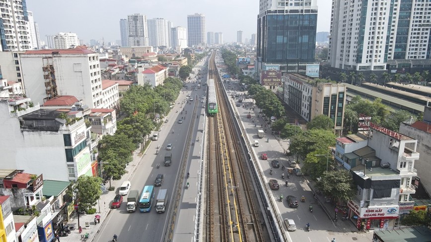 Nguoi dan Ha Noi day tu 5 gio sang di thu tau Cat Linh – Ha Dong - Hinh anh 1