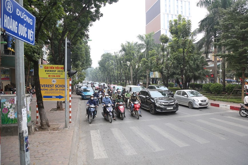 Ha Noi: Chuan bi mo rong 2 lan xe tren duong Hoang Quoc Viet - Hinh anh 3