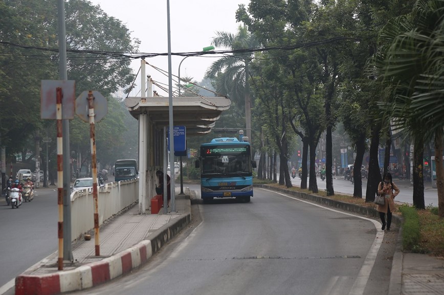 Ha Noi: Chuan bi mo rong 2 lan xe tren duong Hoang Quoc Viet - Hinh anh 10