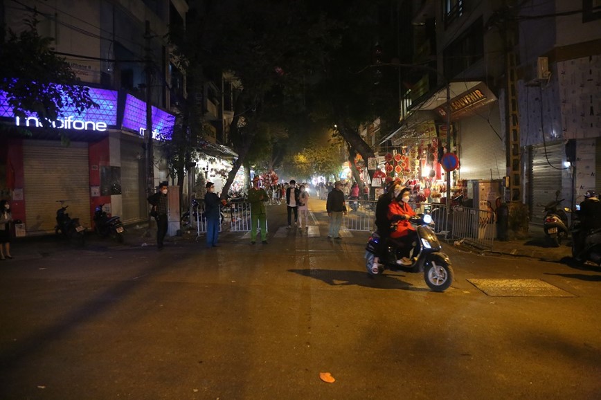 Ha Noi: Giao thong thong thoang trong ngay Le Giang sinh - Hinh anh 13