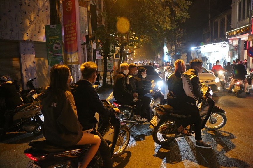 Ha Noi: Giao thong thong thoang trong ngay Le Giang sinh - Hinh anh 14