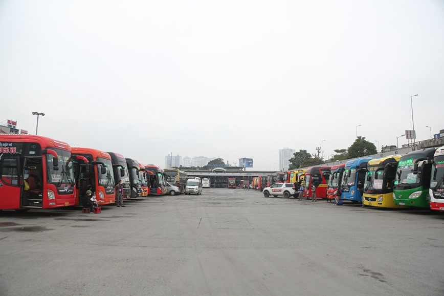 Ha Noi: Ben xe diu hiu, vang ve truoc ky nghi Tet Duong lich - Hinh anh 6