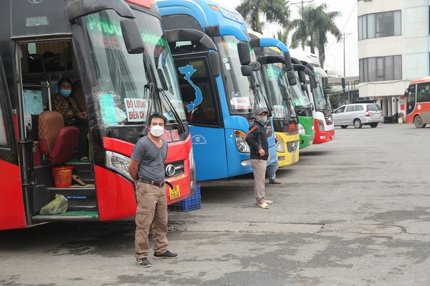 Ha Noi: Nha xe thap thom cho khach dat ve Tet - Hinh anh 1