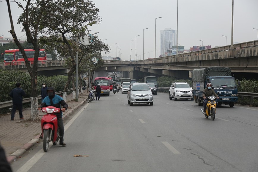 Ha Noi: Ben xe diu hiu, vang ve truoc ky nghi Tet Duong lich - Hinh anh 14