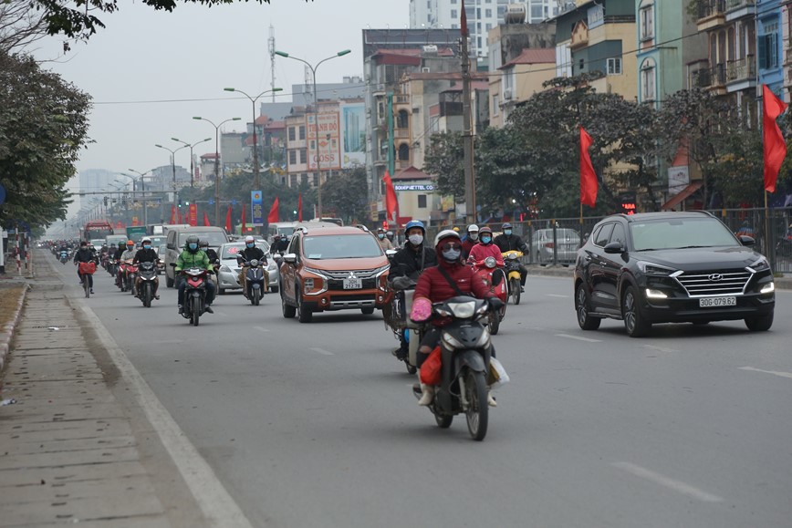 Ha Noi: Ben xe diu hiu, vang ve truoc ky nghi Tet Duong lich - Hinh anh 2