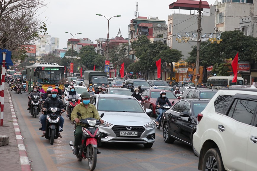 Ha Noi: Ben xe diu hiu truoc ky nghi Tet Nguyen dan - Hinh anh 11