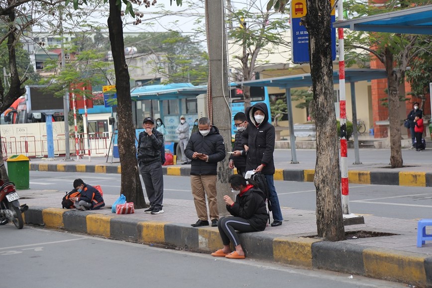 Nguoi dan tay xach nach mang quay lai Thu do sau Tet - Hinh anh 8