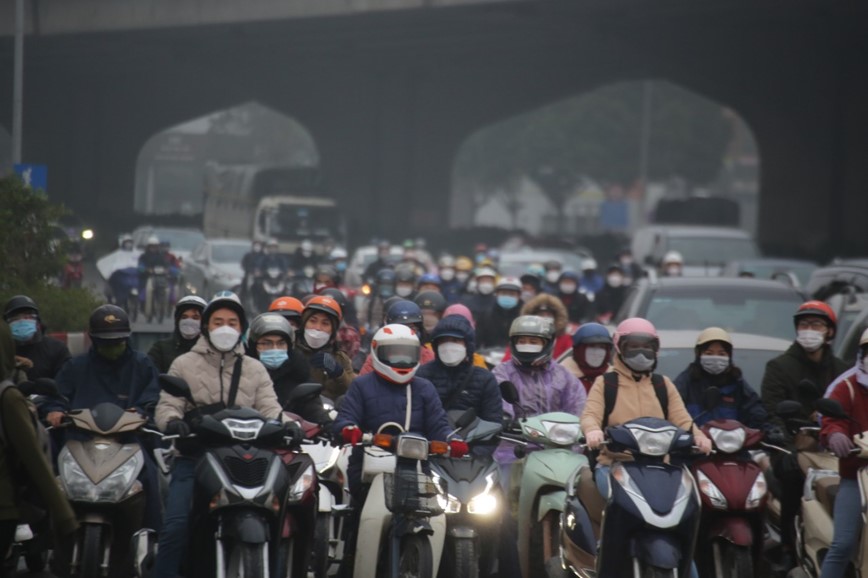 Duong pho Ha Noi un tac keo dai sau ky nghi Tet Nguyen dan - Hinh anh 5