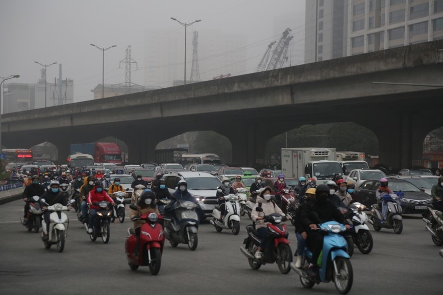 Duong pho Ha Noi un tac keo dai sau ky nghi Tet Nguyen dan - Hinh anh 6