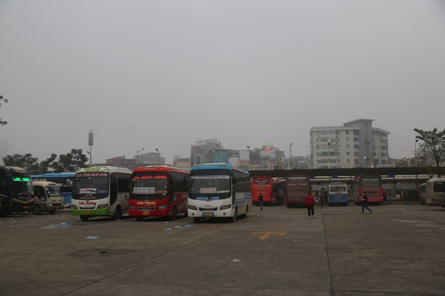 Duong pho Ha Noi un tac keo dai sau ky nghi Tet Nguyen dan - Hinh anh 13