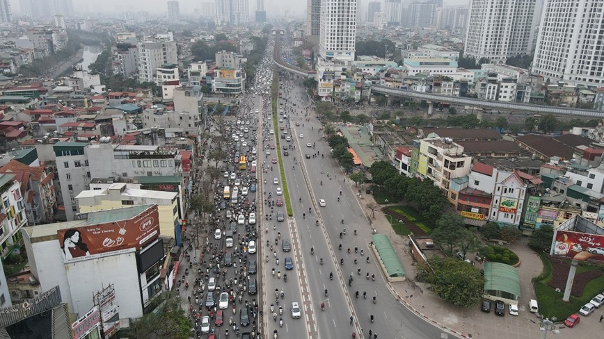 Duong pho Ha Noi chat cung nguoi sau nhieu ngay vang ve - Hinh anh 12