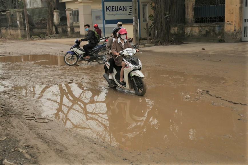 Tuyen duong 80B: Troi khong mua bun lay van ngap ngua - Hinh anh 8