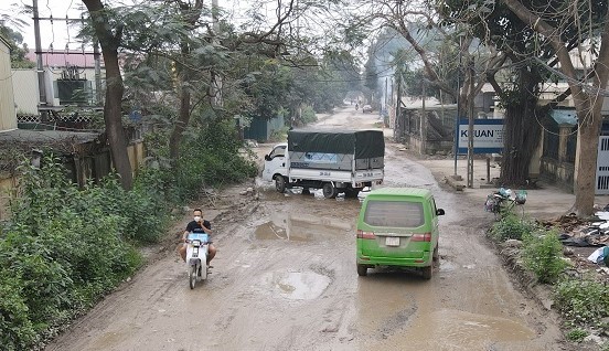 Tuyen duong 80B: Troi khong mua bun lay van ngap ngua - Hinh anh 12