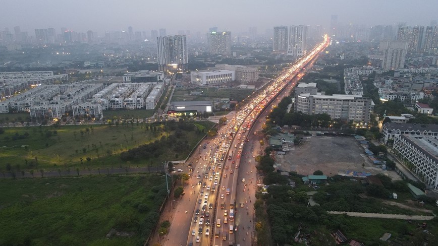 Ha Noi: Duong Vanh dai 3 tren cao un tac gan 10km nhieu gio dong ho - Hinh anh 2