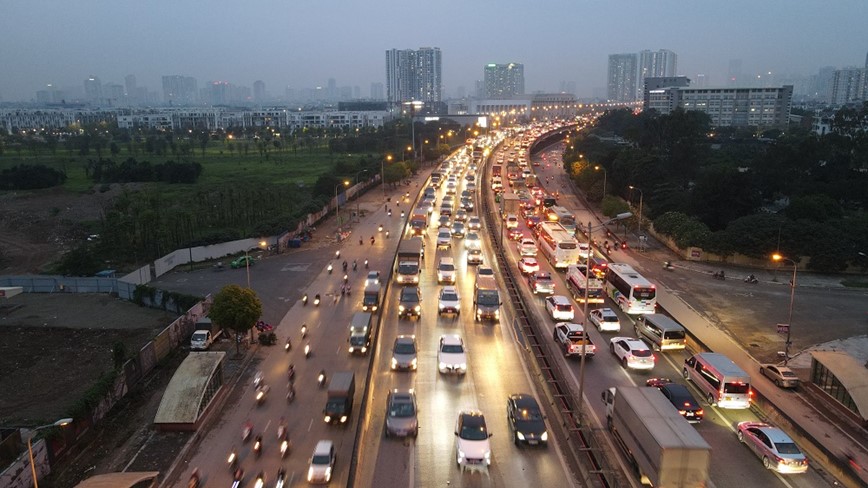 Ha Noi: Duong Vanh dai 3 tren cao un tac gan 10km nhieu gio dong ho - Hinh anh 4