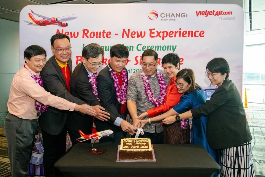 Vietjet khai truong duong bay tu Bangkok, Thai Lan den Singapore - Hinh anh 2