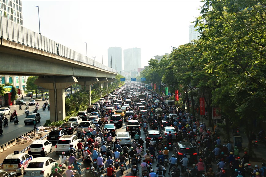 Duong pho Ha Noi lai chat nguoi sau ky nghi le - Hinh anh 6