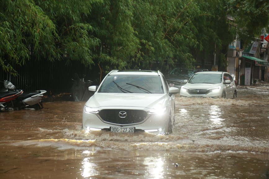 Mua nhu trut, duong pho Ha Noi bien thanh song - Hinh anh 6