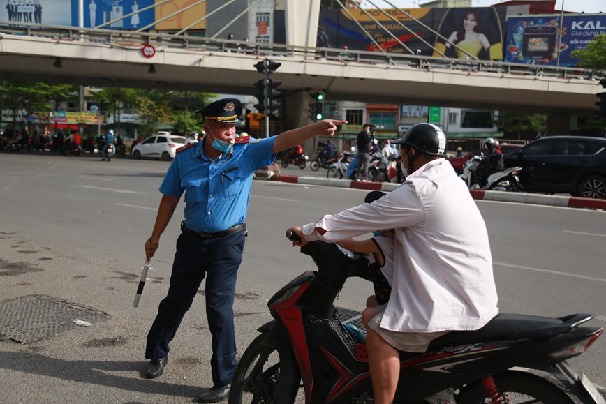 Ngay dau tuan, giao thong khu vuc Nga Tu So thuan loi bat ngo - Hinh anh 11