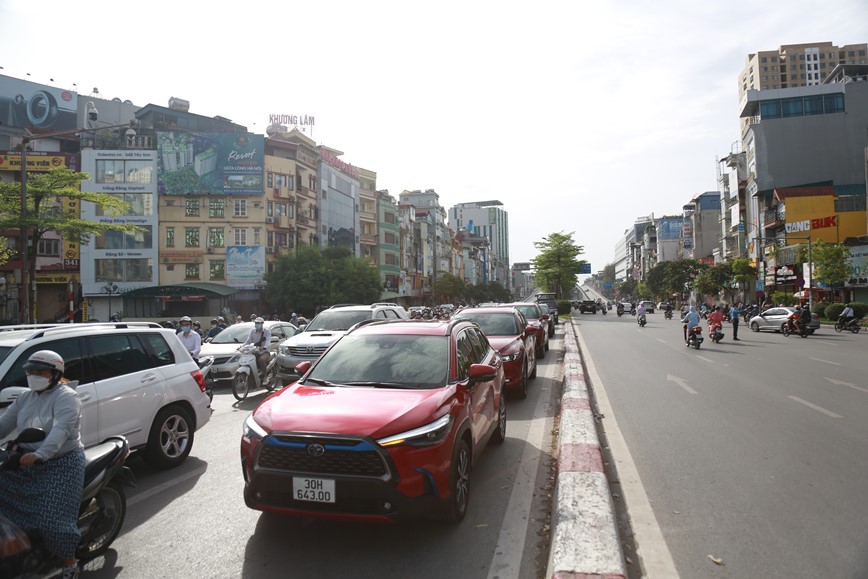 Ngay dau tuan, giao thong khu vuc Nga Tu So thuan loi bat ngo - Hinh anh 5