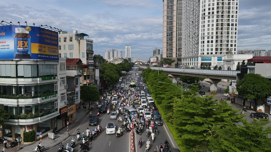 Ngay dau tuan, giao thong khu vuc Nga Tu So thuan loi bat ngo - Hinh anh 6