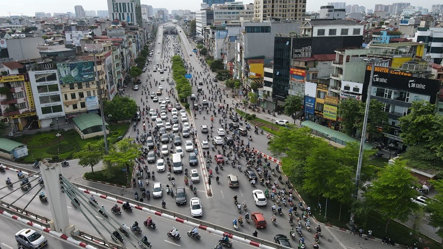 Ngay dau tuan, giao thong khu vuc Nga Tu So thuan loi bat ngo - Hinh anh 7