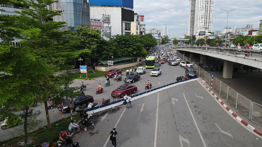 Ngay dau tuan, giao thong khu vuc Nga Tu So thuan loi bat ngo - Hinh anh 10