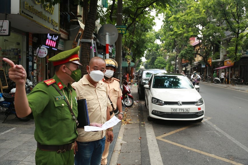 Quan Hoan Kiem: Kien tri giu gin trat tu do thi - Hinh anh 4