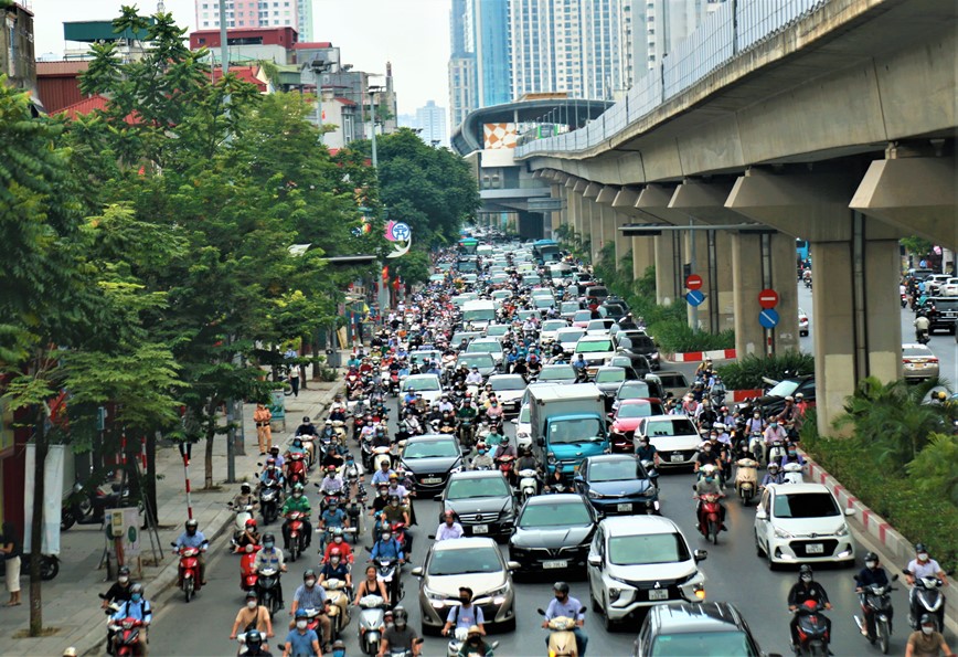 Duong pho Ha Noi ket cung sau ky nghi le - Hinh anh 13