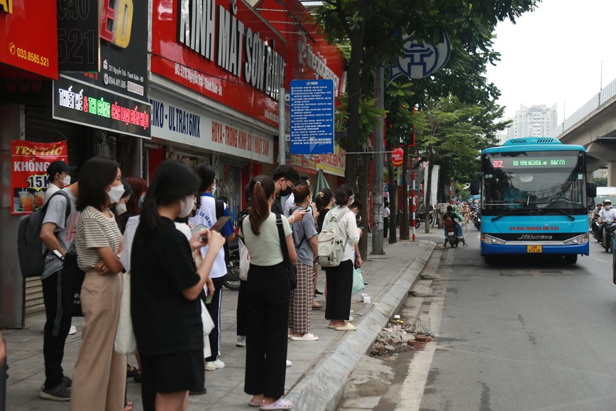 Duong pho Ha Noi ket cung sau ky nghi le - Hinh anh 12