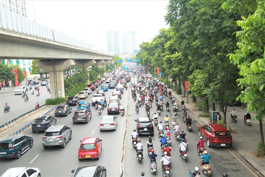 Duong pho Ha Noi ket cung sau ky nghi le - Hinh anh 10