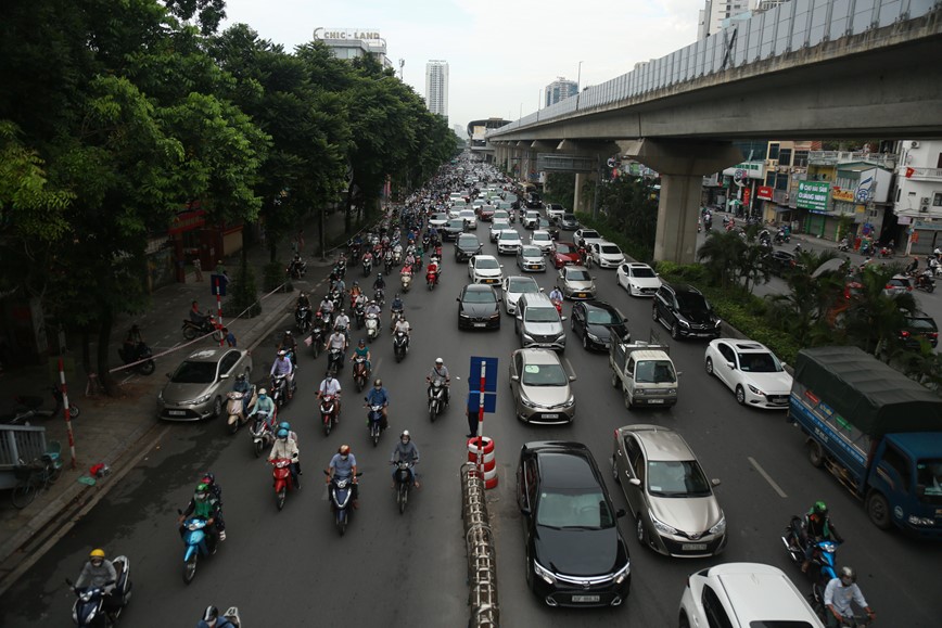 Duong pho Ha Noi ket cung sau ky nghi le - Hinh anh 9