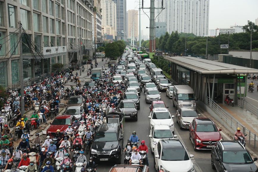 Duong pho Ha Noi ket cung sau ky nghi le - Hinh anh 6